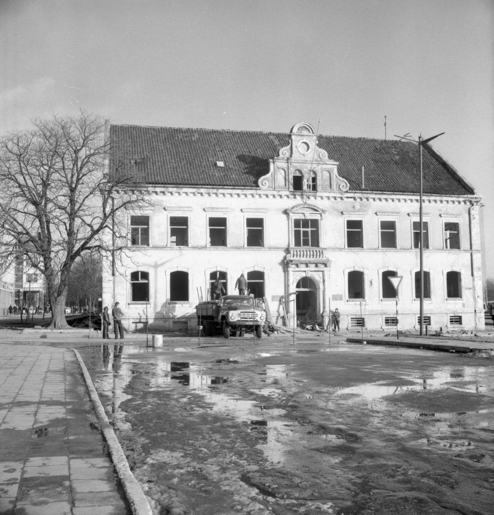 Griaunama Klaipėdos vaikų Muzikos mokykla 1981 m., anksčiau čia veikė Klaipėdos apskrities valdyba. 
